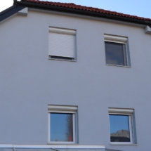 1Tágas belső tér eladó háromszintes egészségügyi vagy oktatási célú épületben Győr-Nádorvárosban.”