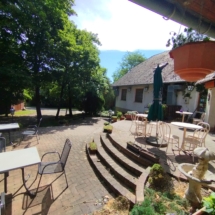 5Ősfás birtok 17 szobával, medencével és csenddel – ahol a gondoskodás nem iparág, hanem küldetés.