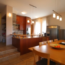 3atelki-luxus-csaladi-haz-medencevel-cecilialux-landhaus